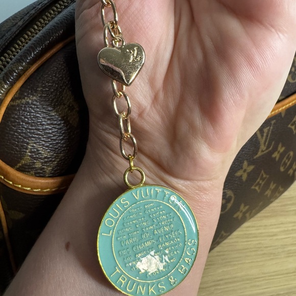 Louis Vuitton bag charm - Picture 5 of 7
